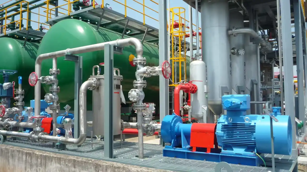 EHIK pitot tube pumps and piping at a gas-field water installation in Shunan, China.